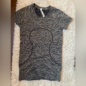 Lululemon SWIFTLY tech short sleeve 2.0 primal animal print 2 tone brown Size 6